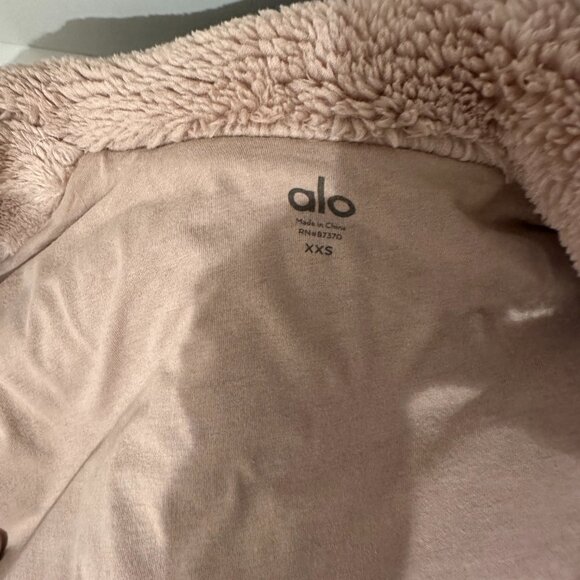 Alo yoga Sherpa oversized coat in dusty pink size XXS - Picture 3 of 4
